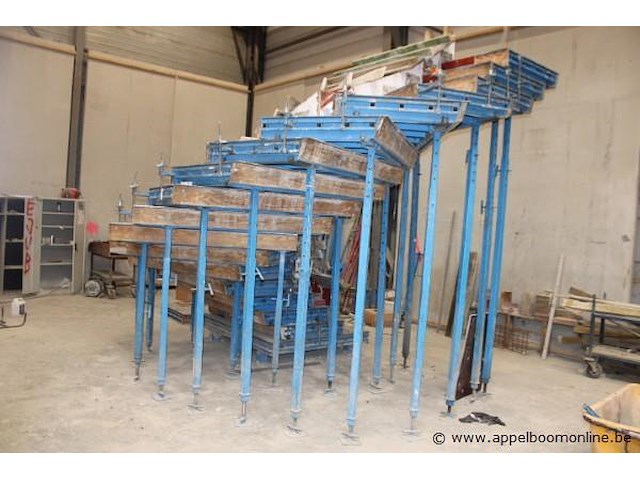 Draaitrappenmal construx combicaster, best. uit 18 treden afm 1000x1800, 1 basistafel 1500x1800 en 20 schoren - afbeelding 3 van  5