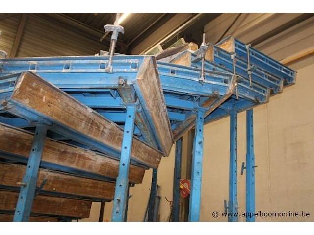 Draaitrappenmal construx combicaster, best. uit 18 treden afm 1000x1800, 1 basistafel 1500x1800 en 20 schoren - afbeelding 4 van  5