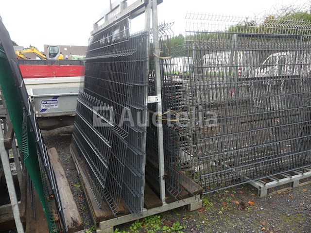 Dragende ezel met 17 verschillende hekken - afbeelding 1 van  7