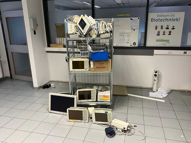 Dräger monitors (9x) - afbeelding 1 van  17