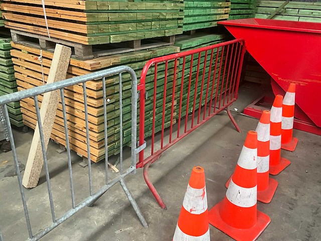 Dranghekkens en gevaren/verkeerskegels - afbeelding 3 van  5