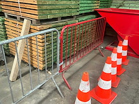 Dranghekkens en gevaren/verkeerskegels - afbeelding 3 van  5