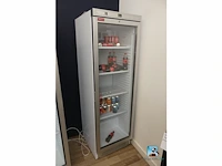 Drankenkoelkast met inhoud