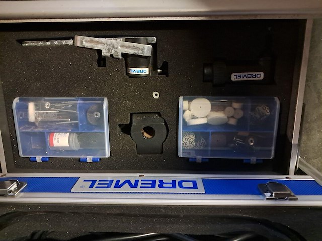 Dremel koffer in goede staat met accessoires - afbeelding 3 van  6