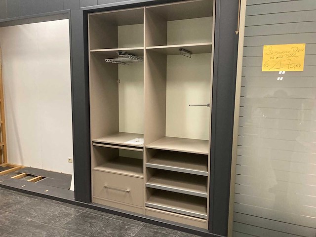 Dressingkast en 2 separatiedeuren - afbeelding 1 van  8