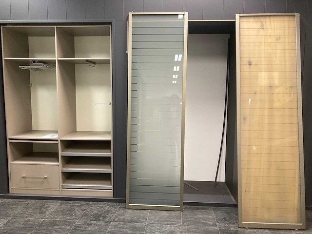 Dressingkast en 2 separatiedeuren - afbeelding 3 van  8