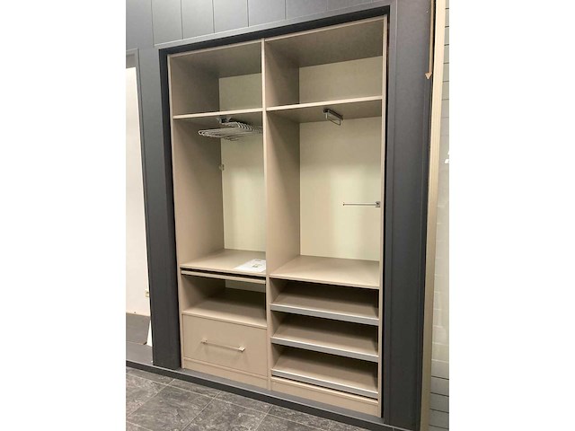Dressingkast en 2 separatiedeuren - afbeelding 4 van  8