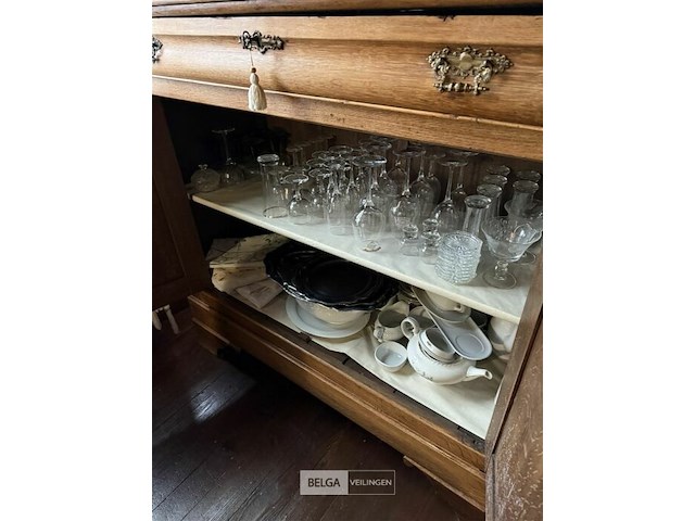 Dressoir met inhoud l138xb53xh123 cm - afbeelding 3 van  7