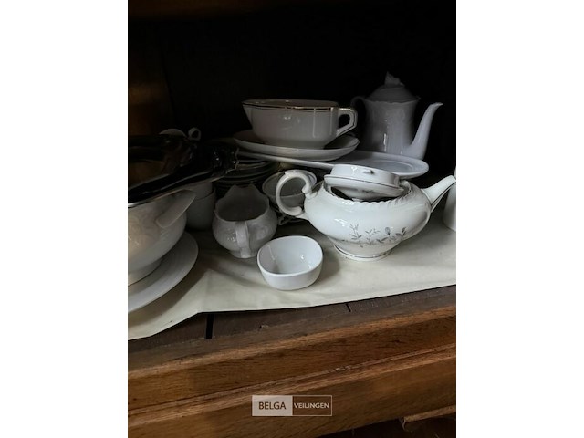 Dressoir met inhoud l138xb53xh123 cm - afbeelding 4 van  7