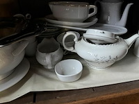 Dressoir met inhoud l138xb53xh123 cm - afbeelding 4 van  7