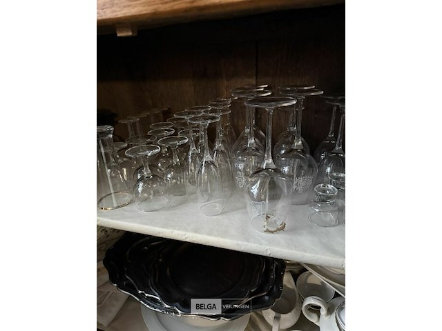 Dressoir met inhoud l138xb53xh123 cm - afbeelding 7 van  7