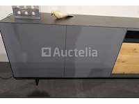 Dressoir met lamp