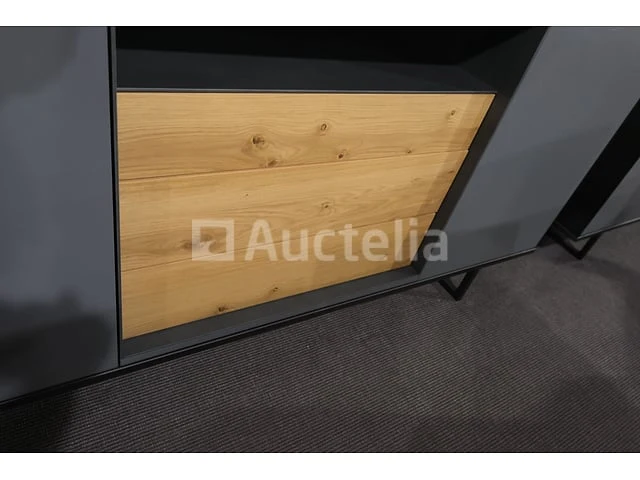 Dressoir met lamp - afbeelding 10 van  11