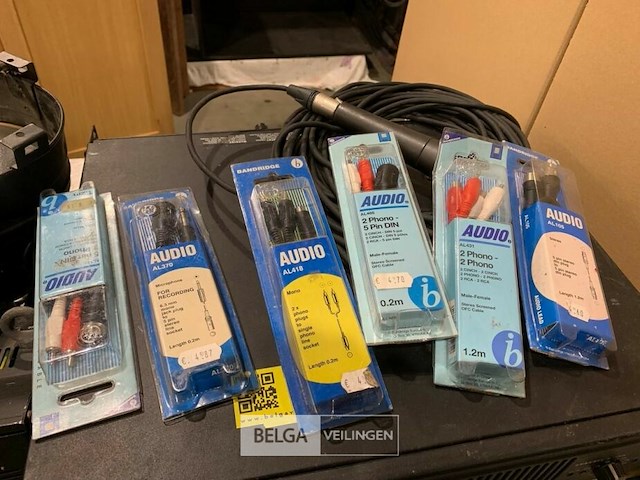 Drie versterkers - afbeelding 2 van  6