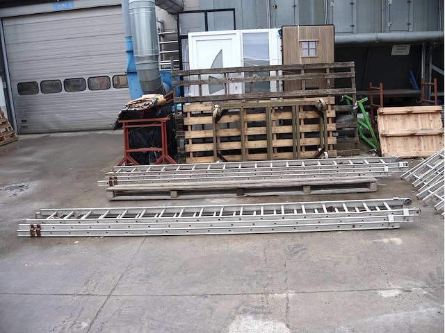 Driedelige schuifladder - afbeelding 1 van  3