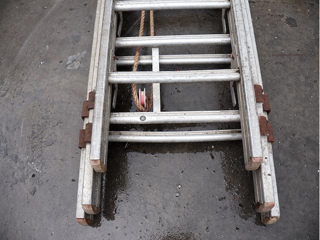 Driedelige schuifladder - afbeelding 3 van  3