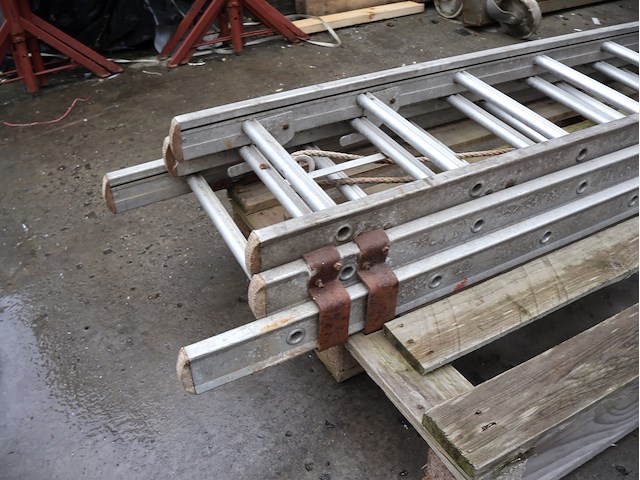 Driedelige schuifladder - afbeelding 3 van  3