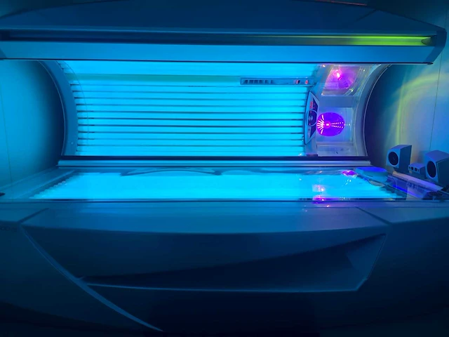 Driefasige professionele zonnekamer - ergoline inspiration 400-s super power - afbeelding 8 van  12
