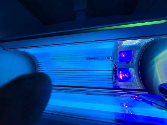 Driefasige professionele zonnekamer - ergoline inspiration 400-s super power - afbeelding 9 van  12