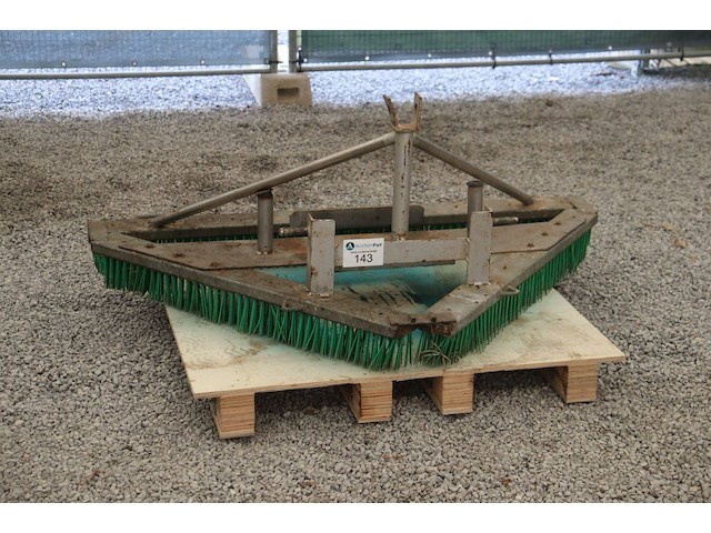 Driepunts veegborstel voor minitractor (marge) - afbeelding 1 van  1