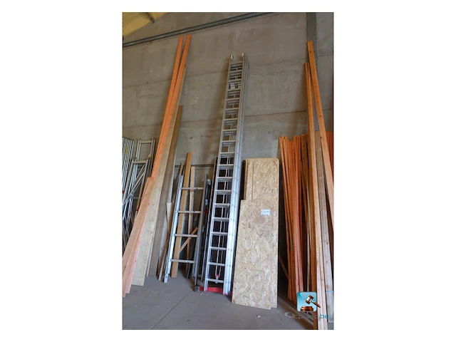 Drievoudige ladder - afbeelding 1 van  6