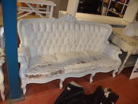 Driezit en clubzetel hout met lederen bekleding (wit geverfd), vloerkleed koeienhuid - afbeelding 10 van  11