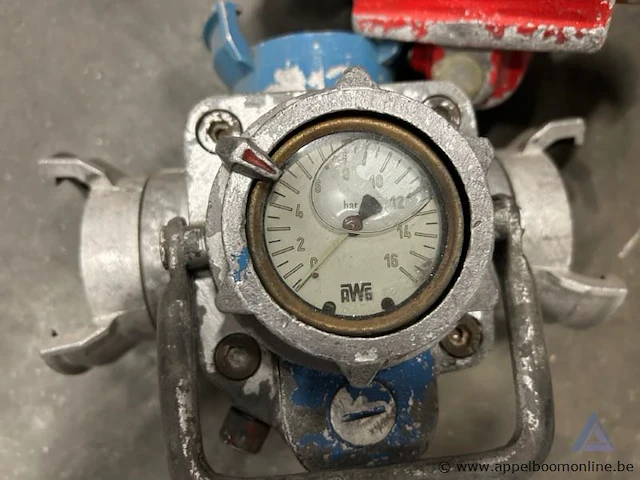 Drukbegrenzer awg 70 dsp, met brandslangkoppelingen (type ap 10) en manometer. - afbeelding 2 van  2
