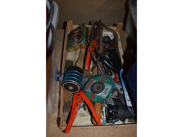 Drukvat cv levica, 5 dozen gevuld met klein handgerief, signalisatielamp met zwaailicht - afbeelding 5 van  14