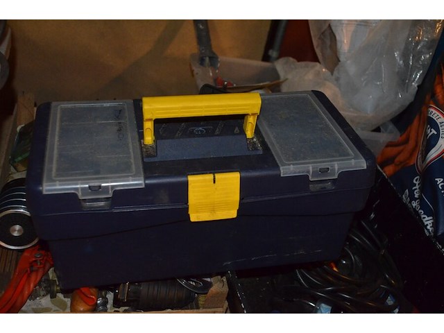 Drukvat cv levica, 5 dozen gevuld met klein handgerief, signalisatielamp met zwaailicht - afbeelding 7 van  14