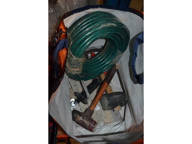 Drukvat cv levica, 5 dozen gevuld met klein handgerief, signalisatielamp met zwaailicht - afbeelding 11 van  14