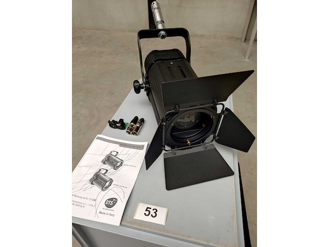 Dts - scena led 80 - spotlight fresnel - afbeelding 1 van  4