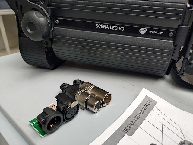 Dts - scena led 80 - spotlight fresnel - afbeelding 2 van  4