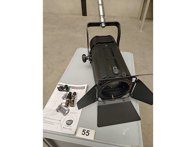 Dts - scena led 80 - spotlight fresnel - afbeelding 1 van  4