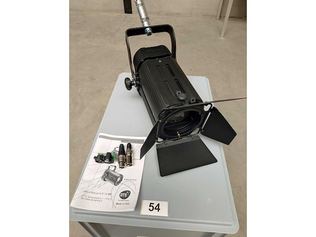 Dts - scena led 80 - spotlight fresnel - afbeelding 1 van  4