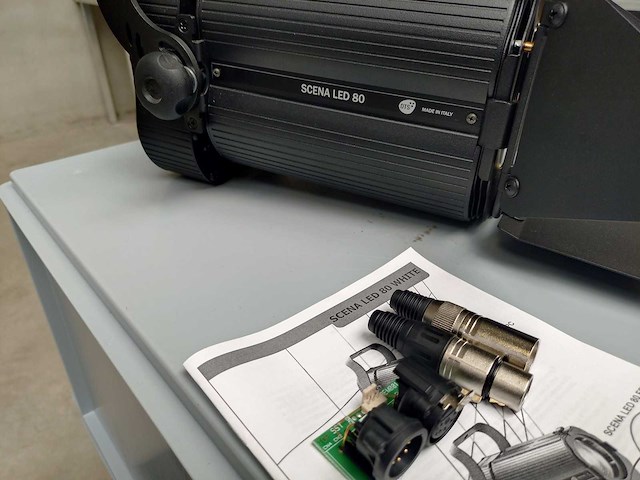 Dts - scena led 80 - spotlight fresnel - afbeelding 2 van  4