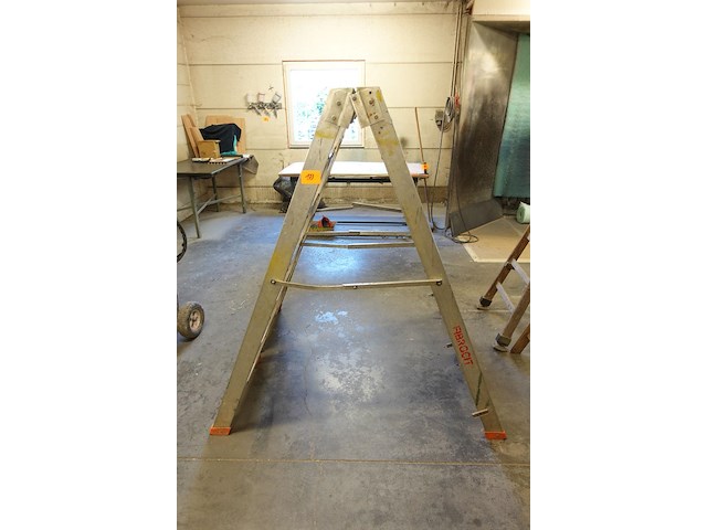 Dubbele alu trapladder - afbeelding 1 van  3