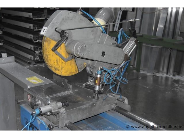 Dubbele aluminium afkortzaagmachine calvet univer 400ip, sr nr 06t181, bj 2006, werking niet gekend - afbeelding 3 van  6
