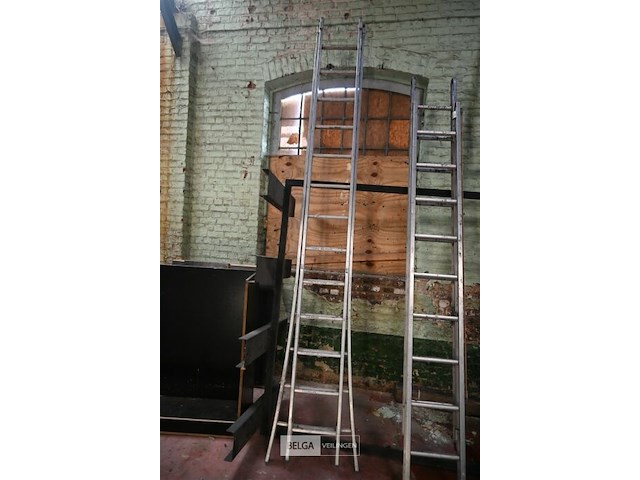 Dubbele aluminium ladder - afbeelding 1 van  4