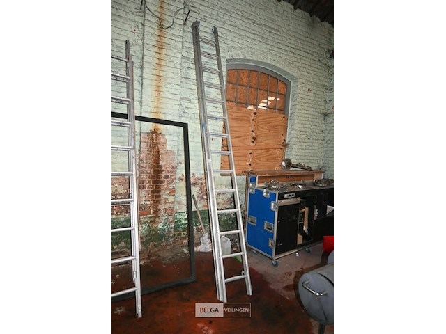 Dubbele aluminium ladder - afbeelding 1 van  4