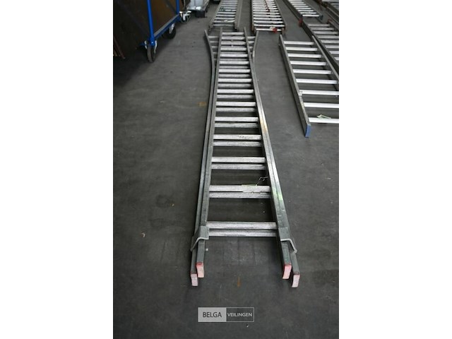Dubbele aluminium ladder - afbeelding 1 van  3