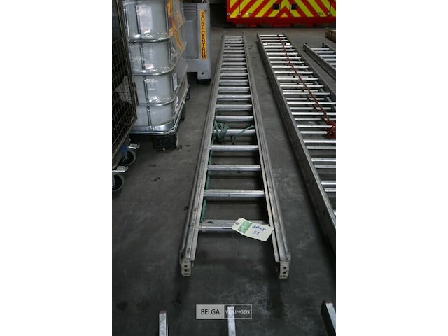 Dubbele aluminium ladder - afbeelding 1 van  3