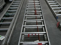 Dubbele aluminium ladder - afbeelding 1 van  4