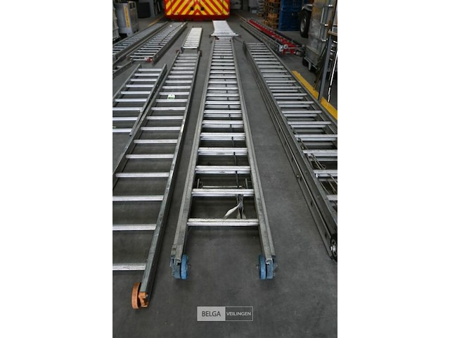 Dubbele aluminium ladder - afbeelding 1 van  4