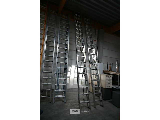 Dubbele aluminium ladder - afbeelding 1 van  4