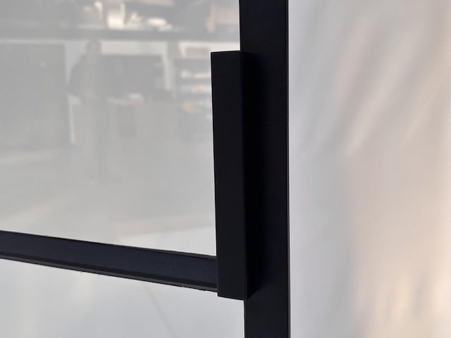 Dubbele assymetrische stalen binnendeur afgemastikeerd - afbeelding 3 van  5