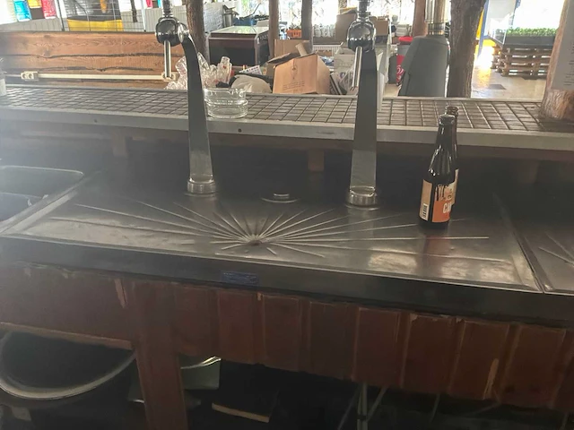 Dubbele bierpomp met spoelbak - afbeelding 3 van  6