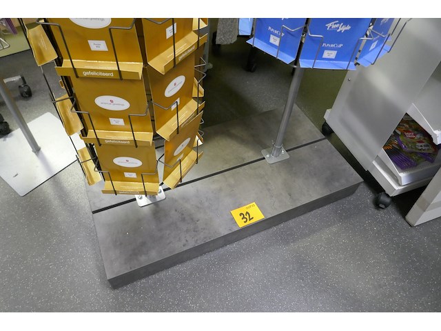 Dubbele draaiende kaartendisplay - afbeelding 3 van  5