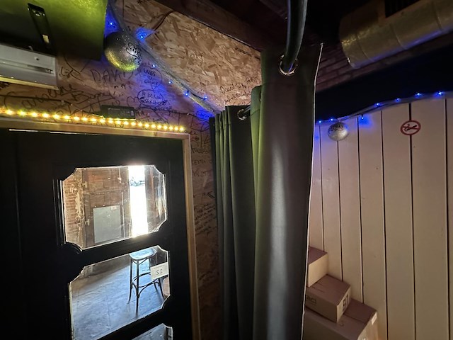 Dubbele houten deur met glazen inzetstukken - afbeelding 7 van  7