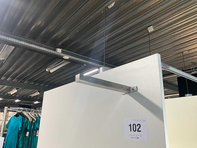 Dubbele houten paskamer - afbeelding 4 van  9