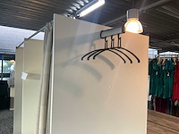 Dubbele houten paskamer - afbeelding 7 van  9